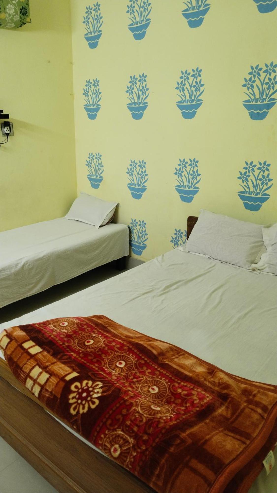 Madhuban Guest House & Restaurant Shantiniketan Bagian luar foto